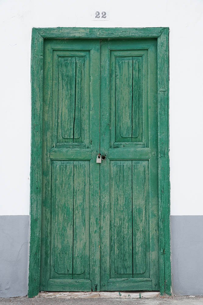 Sony SEL18135 Sample - Wooden Door