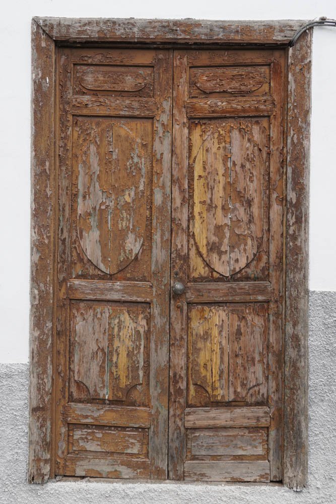Sony SEL18135 Sample - Wooden Door